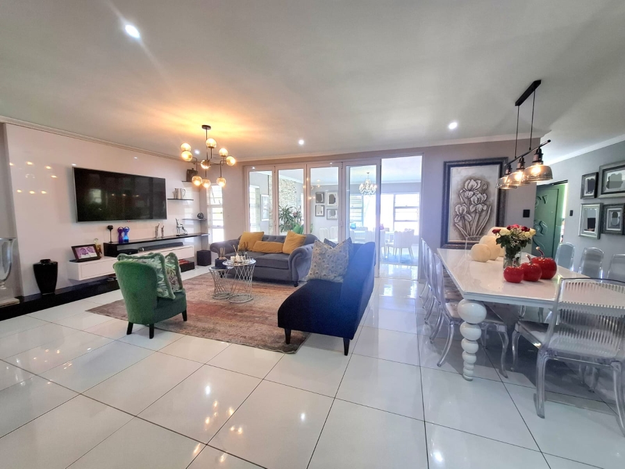 5 Bedroom Property for Sale in Gonubie Eastern Cape